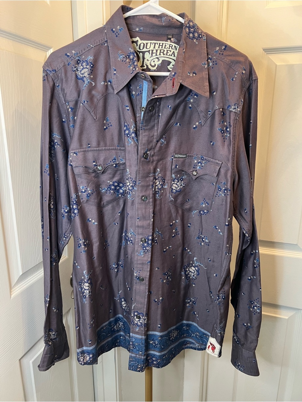 Vintage Thread Men's Long-Sleeve Floral Button-Down Shirt in Slate Gray.